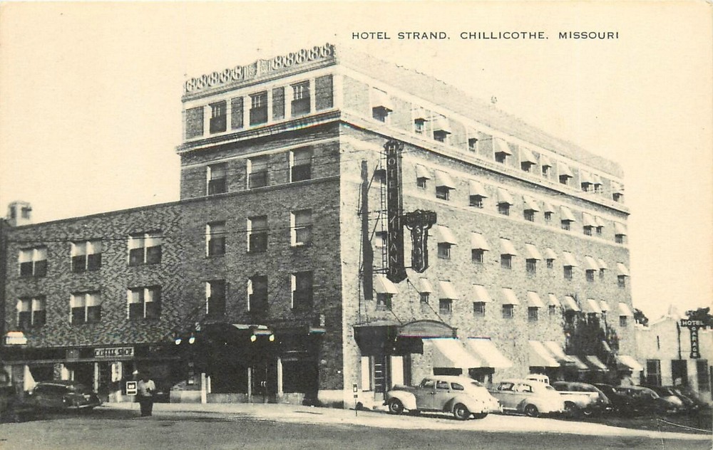 1930s Chillicothe Missouri Hotel Strand autos occupation Artvue Postcard 25-5297
