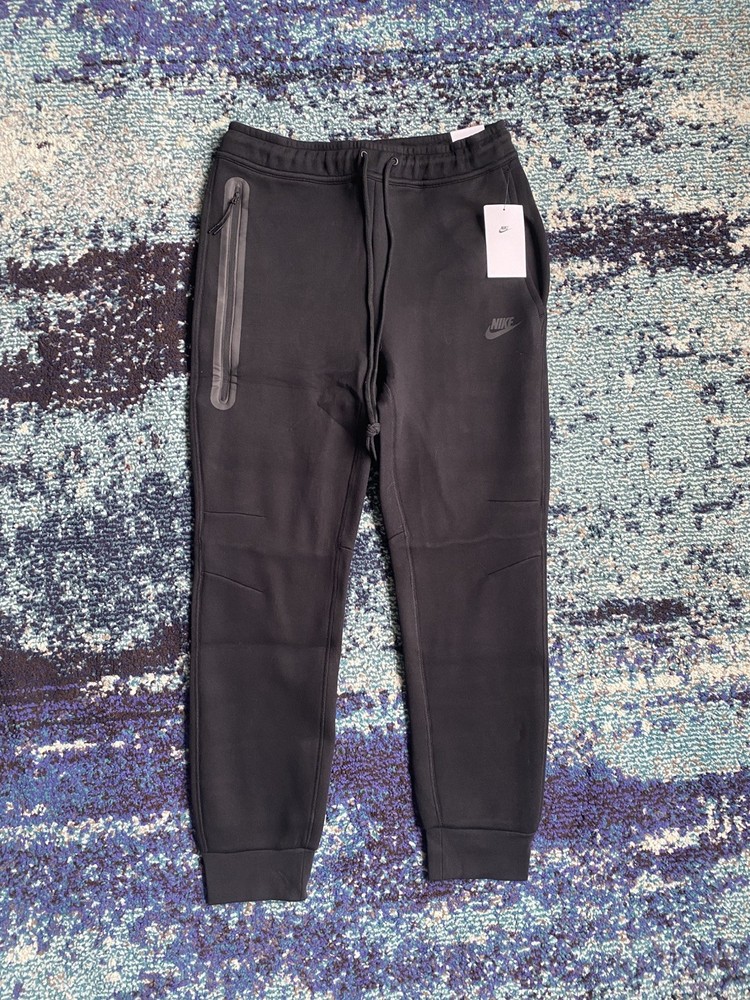 Size M - Nike Tech Fleece Black Pants