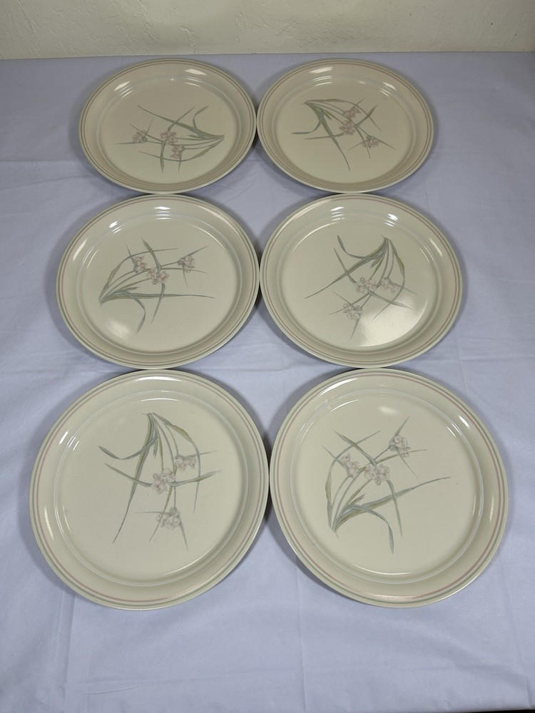 Corelle Corning Spring Pond Dinner Plates Green Pink Floral 10 1/4