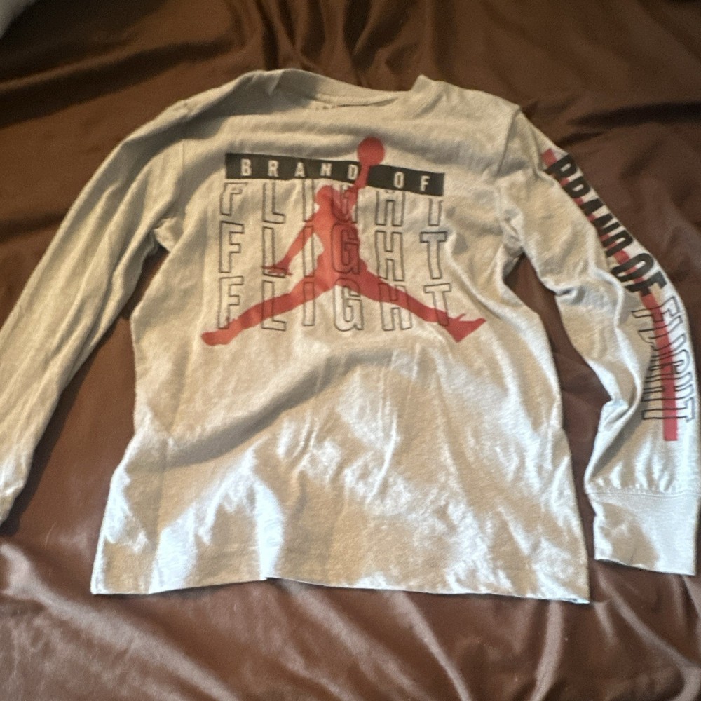 Jordan Boys Size S Gray Long Sleeve Graphic Print Jumpman Logo Crew Neck T-Shirt
