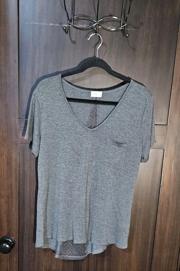 EUC Women's Plus Gray Pocket Tee Crochet Accent SS Blouse T-Shirt Top Size 2X