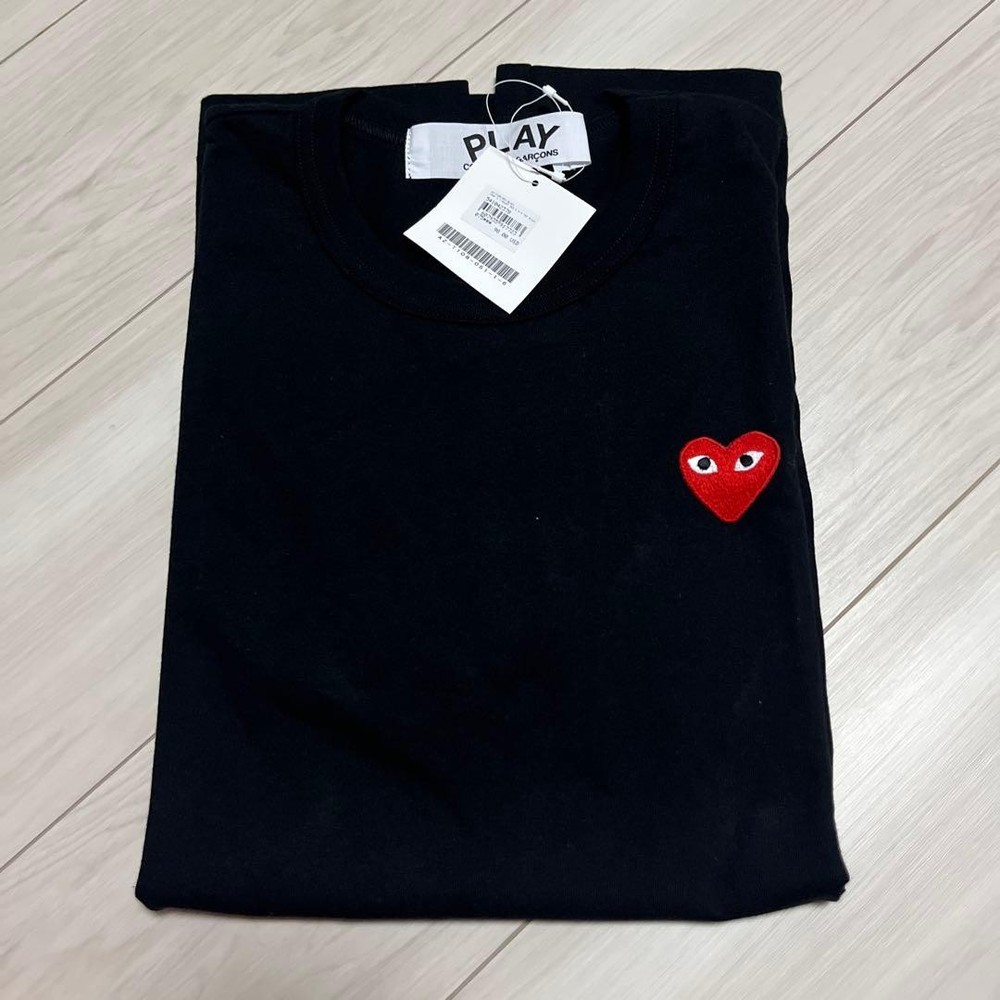PLAY COMME des GARÇONS T-Shirt Featuring Artist Design New Mens Fashion