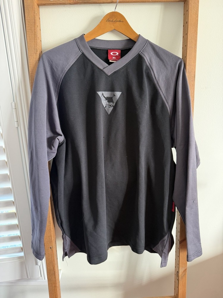 Vintage Oakley Skull Center Logo Jersey Long Sleeve Shirt Size XL Y2K