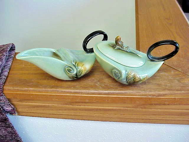 VTG 1952 Hull Pottery Parchment and Pine Green Creamer & Covered Sugar