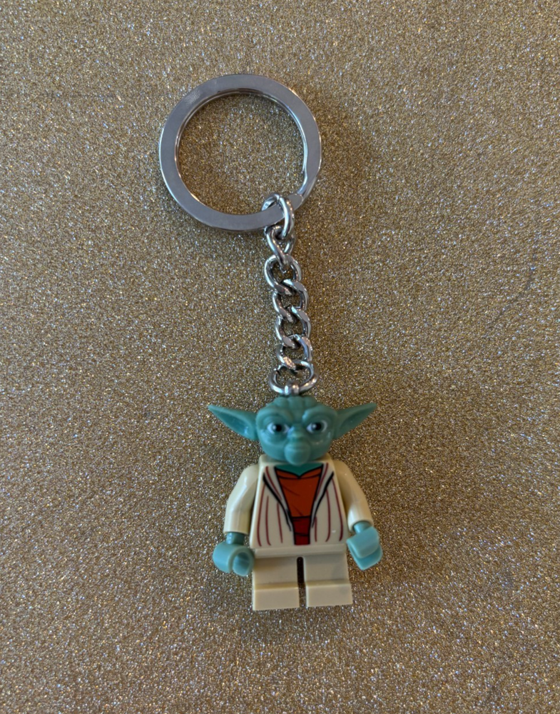 Lego Star Wars Yoda Keychain with Detailed Minifigure Design