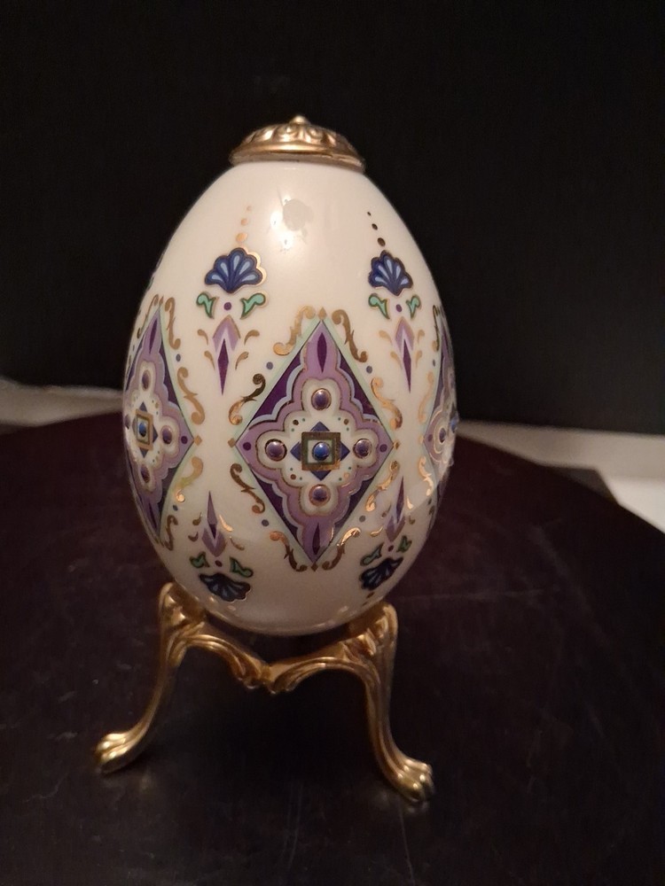Vintage Lenox Porcelain Decorative Egg on Gold Stand. Beautiful