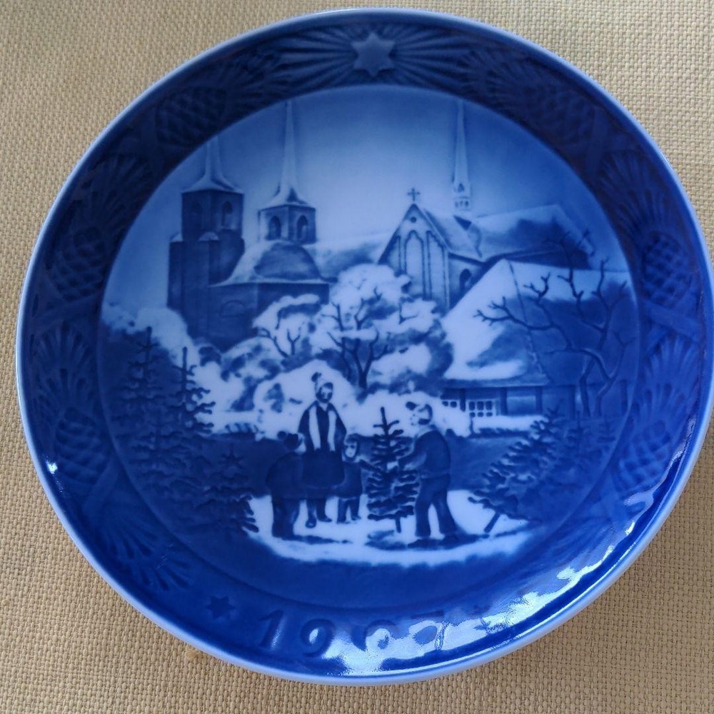 Royal Copenhagen 1997 Plate Danish Ceramics Collectible Used