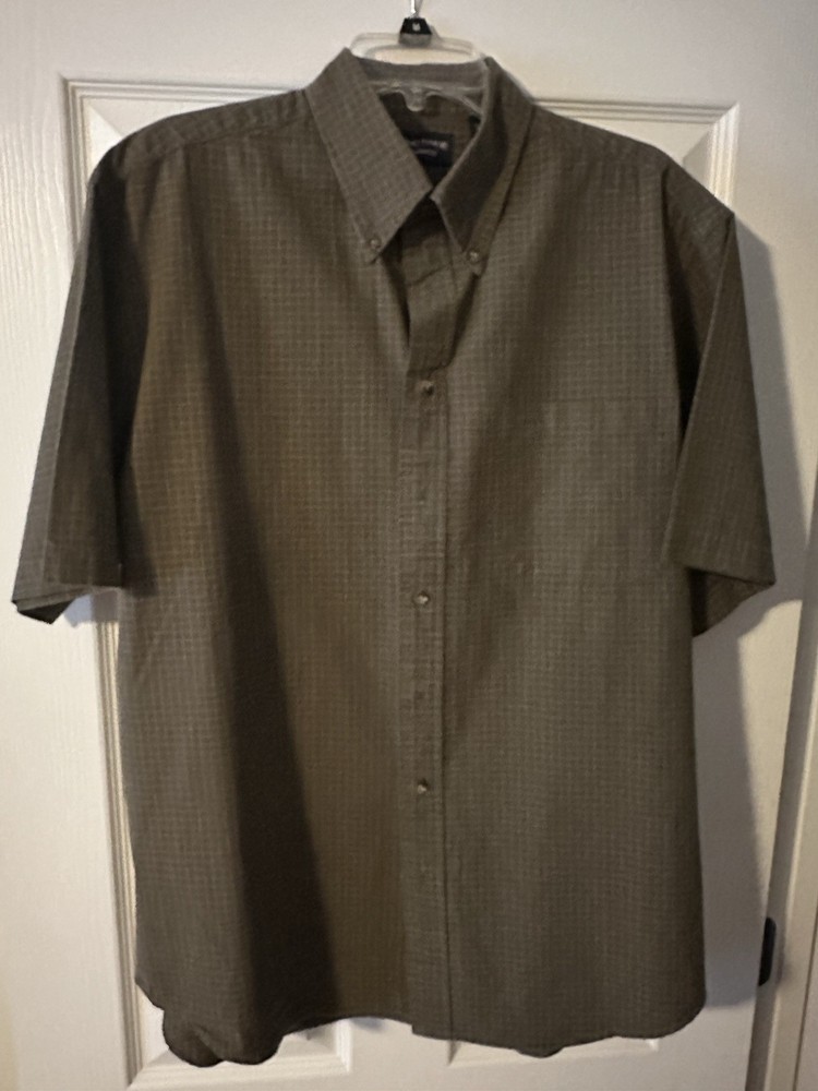 Men’s Roundtree And Yorke Short Sleeve Shirt Large