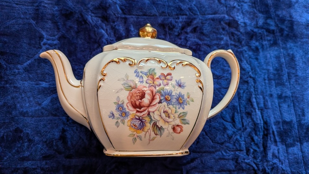 Sadler Cube Tea Pot Floral & Gold Gilt Trim Excellent Vintage Condition