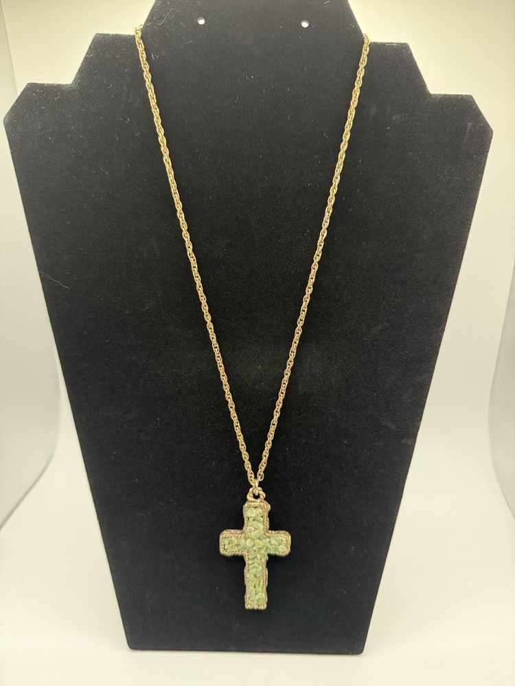 Vintage Gold Tone Green Stone Chip Cross Necklace 18” Chain