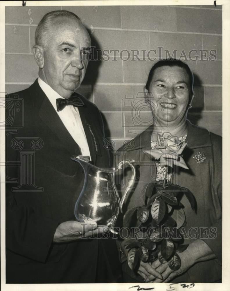 1969 Press Photo Mrs. A.H. Willumitis' rose wins 