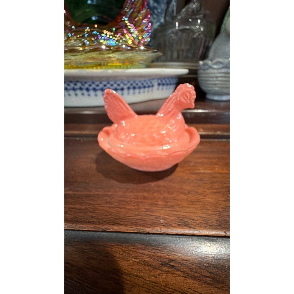 Westmoreland coral hen on nest salt cellar