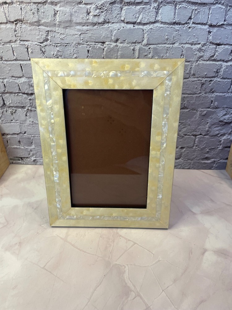 Natalini ivory picture frame holds 4 x 6 picture