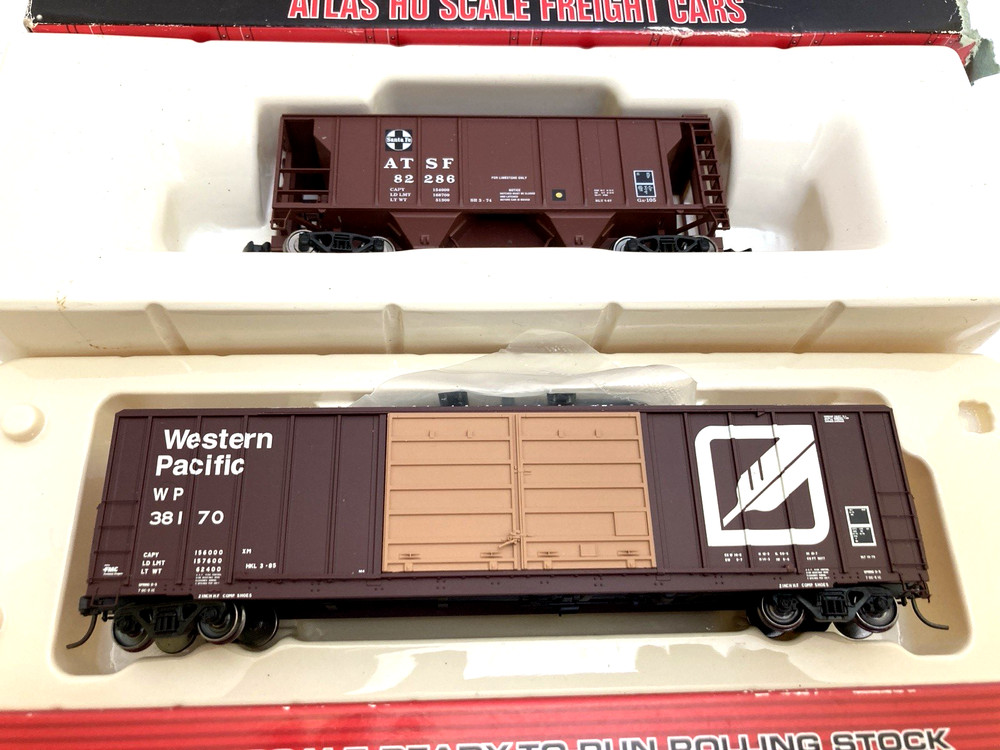 Lot Of 2 Atlas HO Train Cars FMC 5077 DD Box Car + PS-2 2 Bay Covered Hopper
