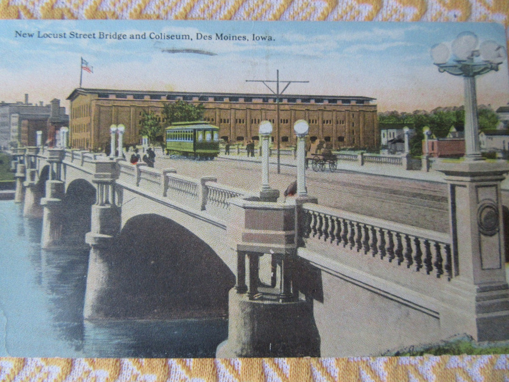 Postcard, New Locust Street Bridge and Coliseum, Des Moines, Iowa