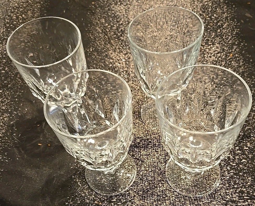 Vintage Wine Glasses (4) Goblets Stemmed Arcoroc Artic Vertical Cuts 5 3/4  T