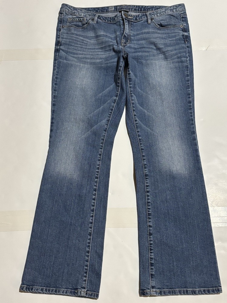 MOSSIMO Modern Bootcut Blue Denim Medium Wash Jeans Women Size 14R 38X30