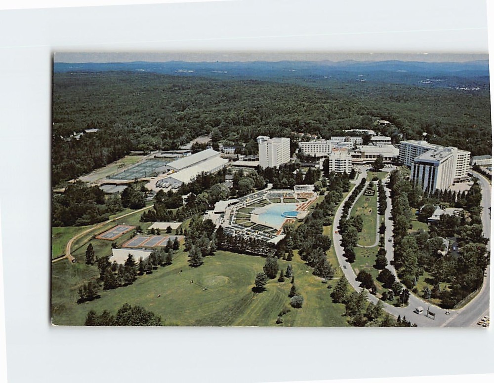 Postcard The Concord Hotel, Kiamesha Lake, New York