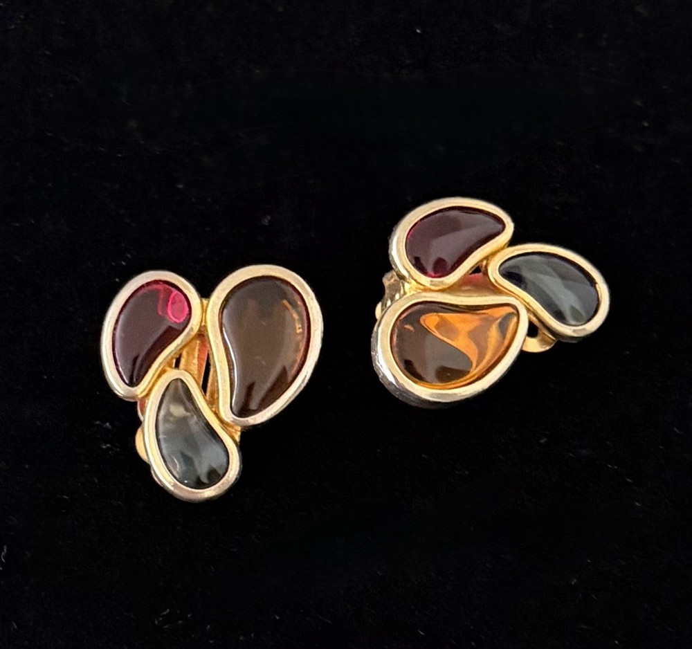 Les Bernard Vintage Poured Glass Clip On Earrings. Gripoix Inspired. Gold Tone.