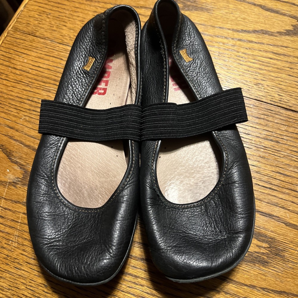 Camper Women’s Ballerina Size 36 Black  Wide Elastic Is Size 6 Great Condition