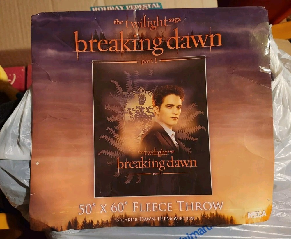 The Twilight Saga Breaking Dawn Fleece Throw 50 