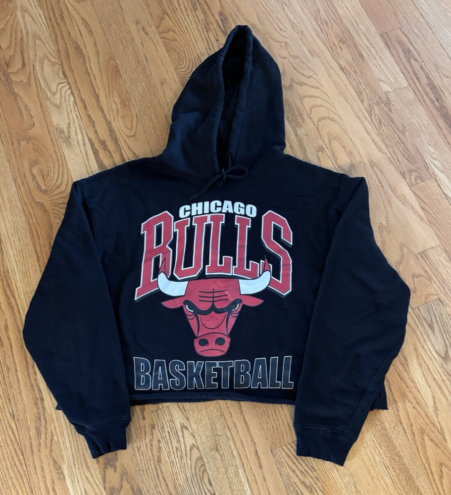 Chicago Bulls Sweatshirt Women's Large Cropped Hoodie Black Hybrid NBA