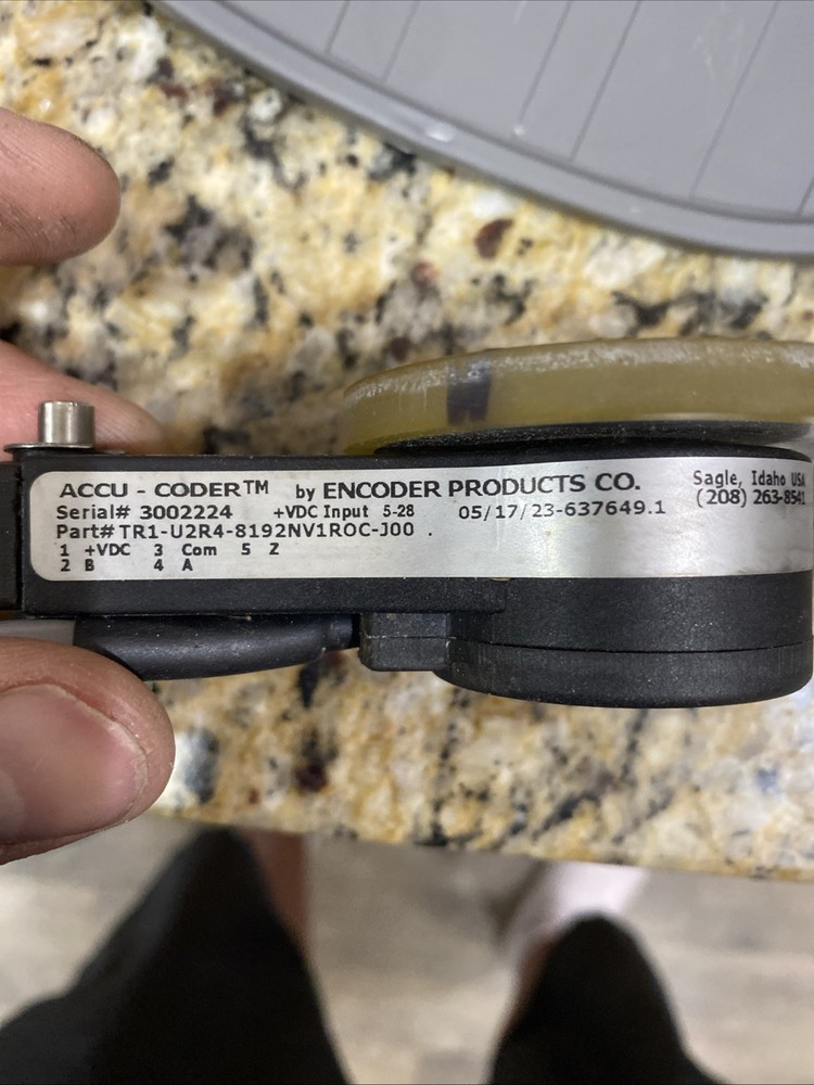 Accu-Coder by Encoder Products Co. model TR1-U2R4-8192NV1ROC-J00 Keyence Mk-g