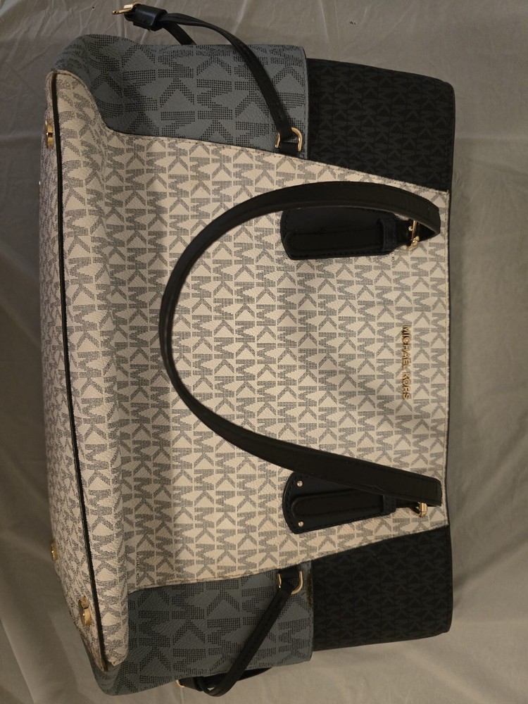 Michael Kors Voyager Tote
