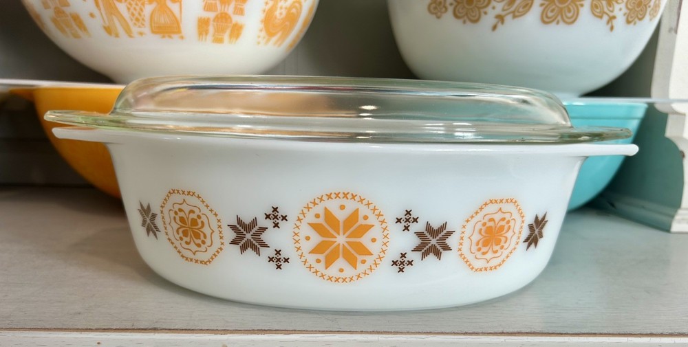 Vintage Pyrex Town and Country 045 2-1/2 Quart Casserole Dish with Lid