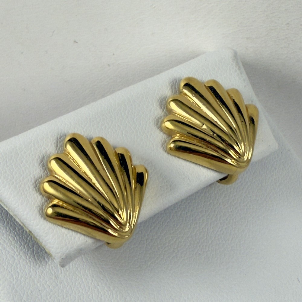 Vintage CROWN TRIFARI Signed Deco Style Shell Design Gold Tone Clip on Earrings