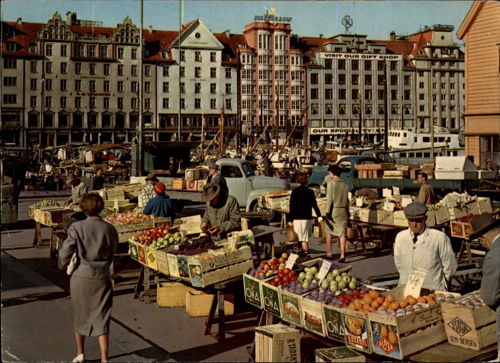 Market Place Bergen Norway vintage postcard e825