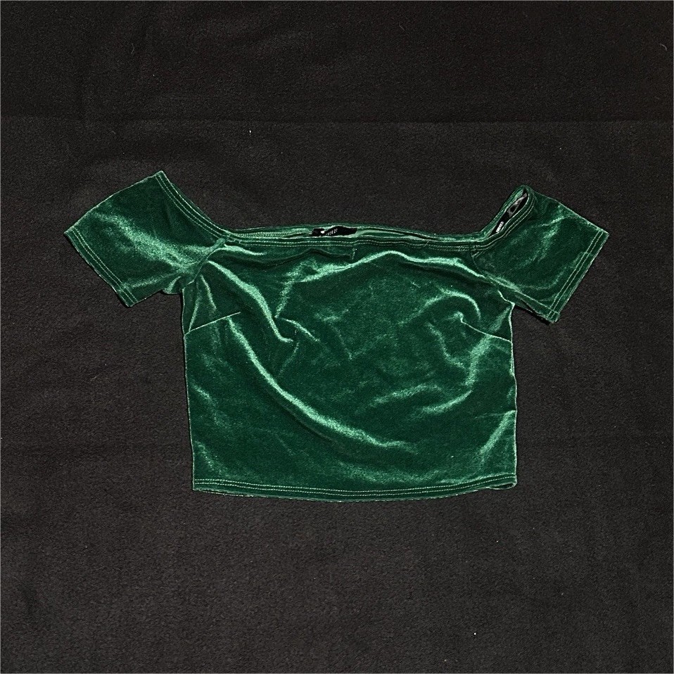 Forever 21 Green Velvet Off-the-Shoulder Cropped Short Sleeve Top Women's S