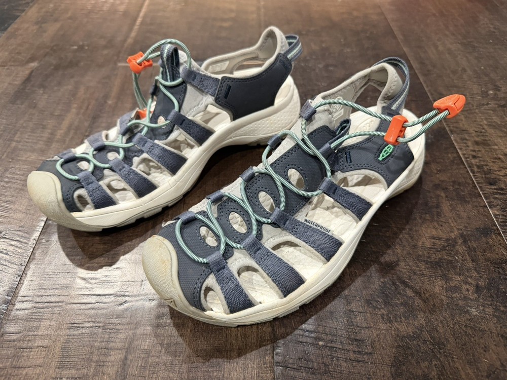 Keen Women's Astoria West 1023587 Color Navy Beveled Glass Size 8.5 Sandals used