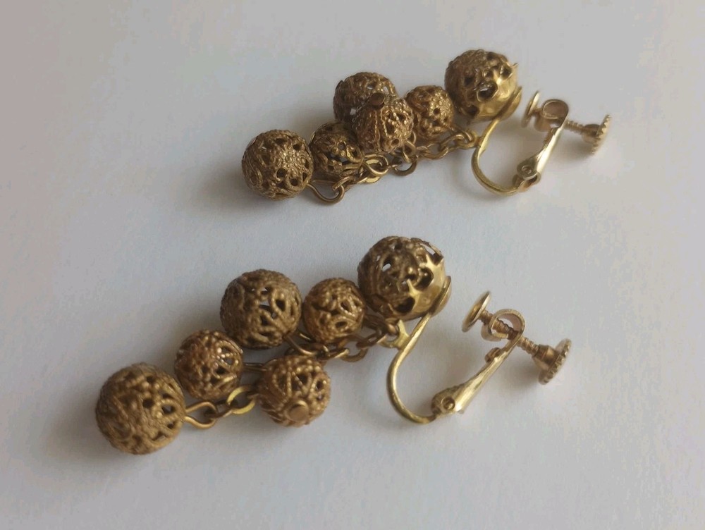 Vintage miriam haskell Gold Detail Round Dangle earrings Clip-on Signed