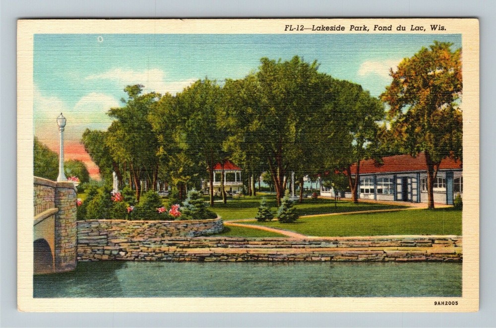 Fond du Lac WI-Wisconsin Lakeside Park  Vintage Souvenir Postcard