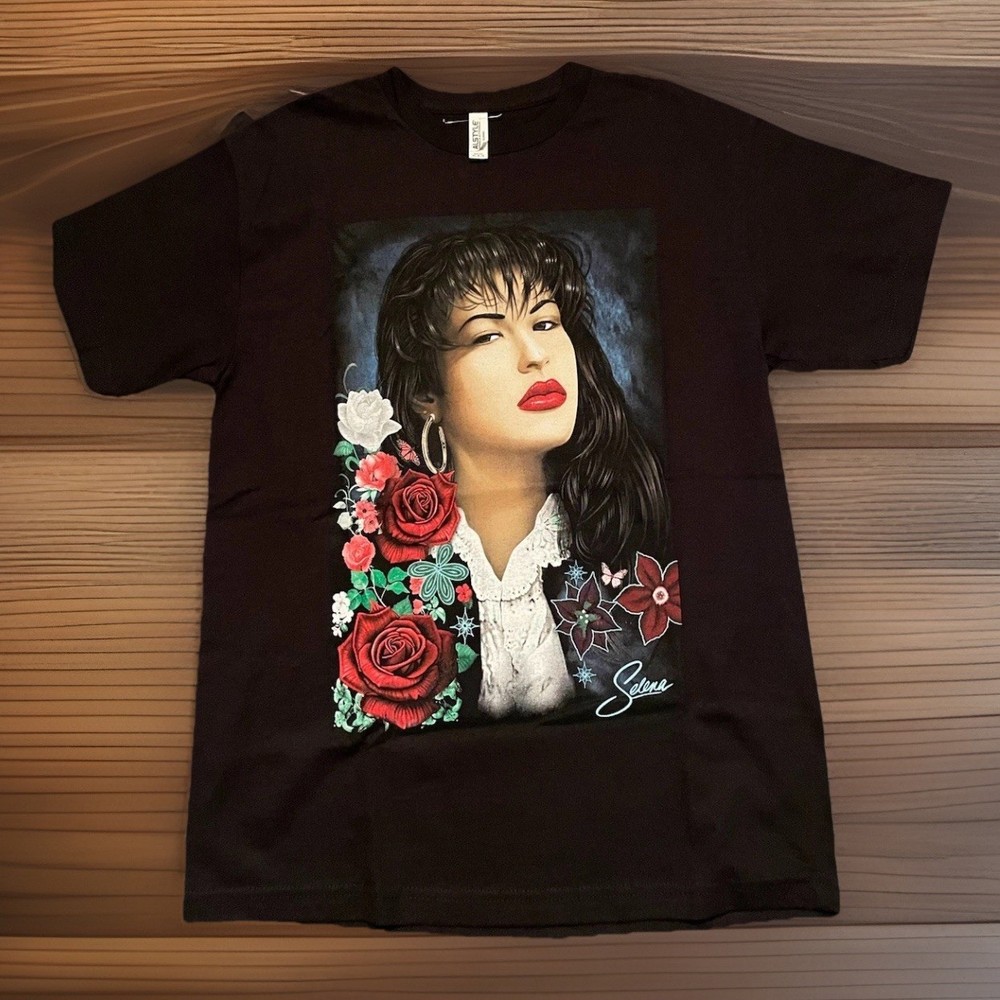 Medium Supreme Selena Quintanilla Vintage T-Shirt Unisex Floral Elements.