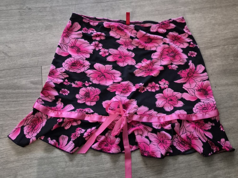 Tempted Floral Ruffled Mini Skirt Black Pink Womens Size M 26in Waist A001