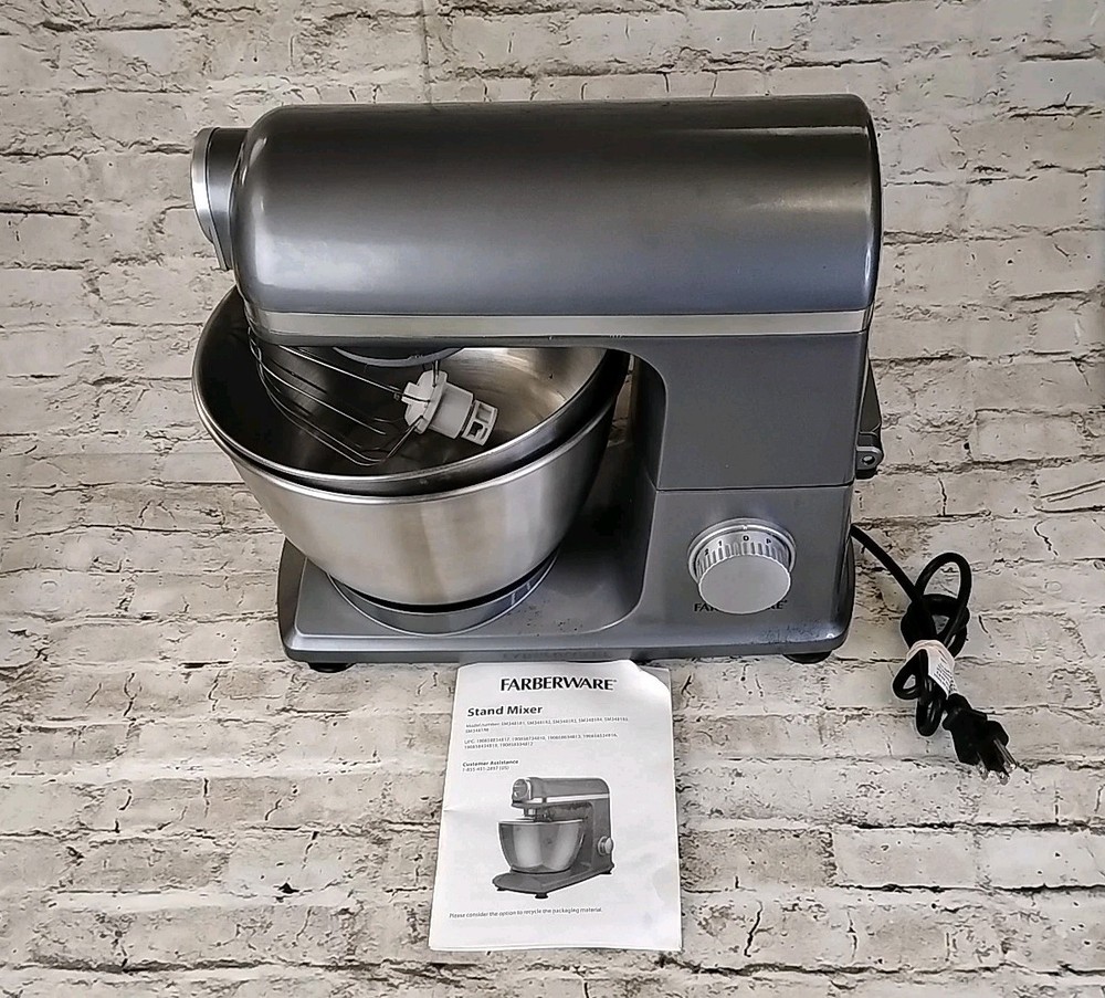 Farberware 4.7 Qt 600W Stand Mixer in Red