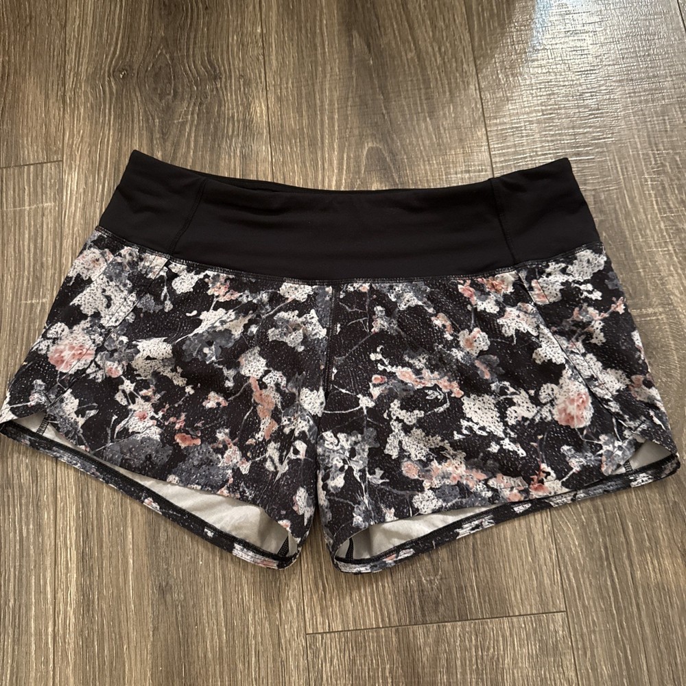 VGUC Lululemon Size 6 Speed Up Shorts