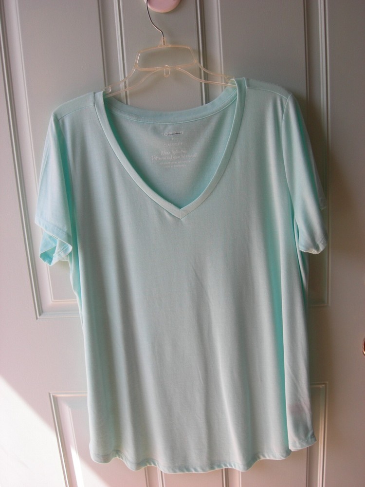 NWT!  2 Torrid Classic Fit 2 Seafoam Green & White V-Neck Cotton Blend Tops
