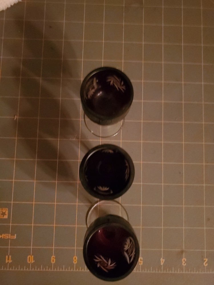 Elegant Small Wine Glasses for Tastings and Parties