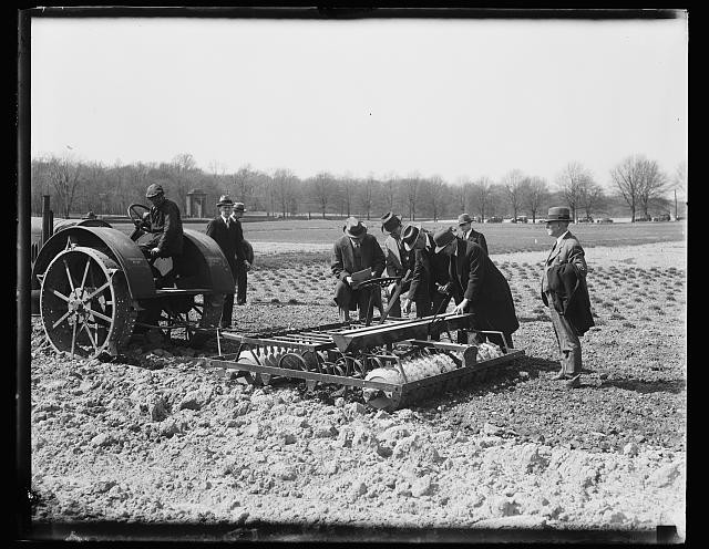 Photo:Group in field with farm machinery