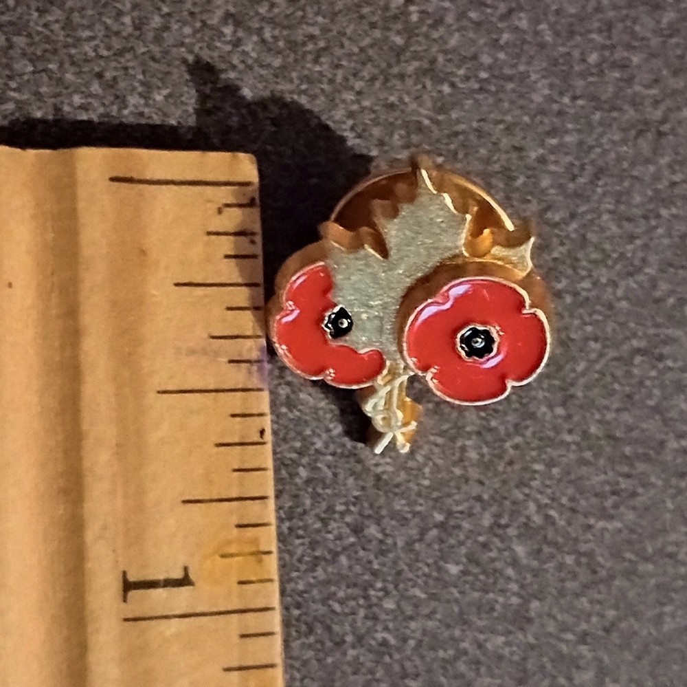 Canada Remembrance Poppy Flower Maple Leaf Collectible Lapel Pin Vintage