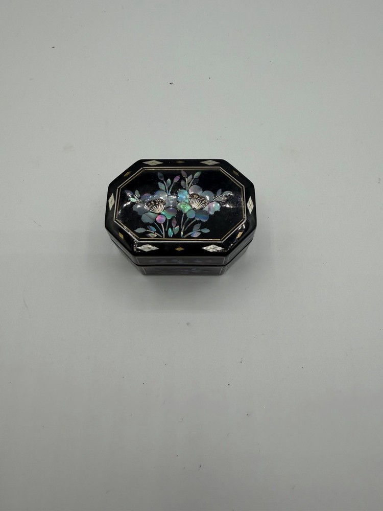 Vintage Mother of Pearl Inlay Lacquer Jewelry Trinket Box Floral Design