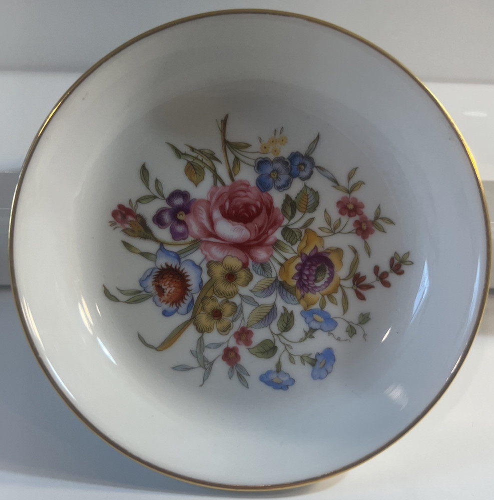 Avon 1982 Royal Worcester Fine Porcelain Trinket Dish Happy Holidays 4 1/2