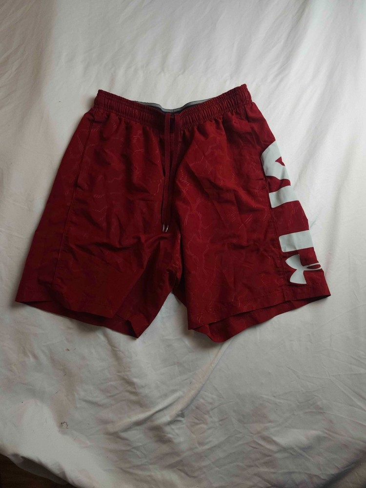 Under Armour Sweat Shorts Mens Medium Red HeatGear Loose Fit Athleisure Outdoor