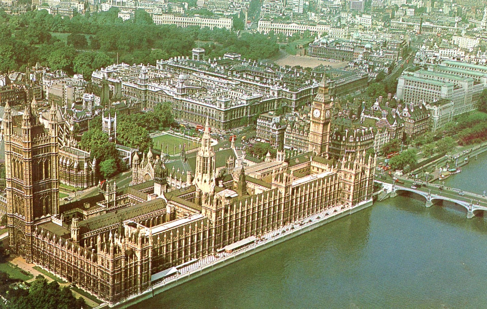 Houses of Parliament, Big Ben, Westminster Abbey, London, England --POSTCARD