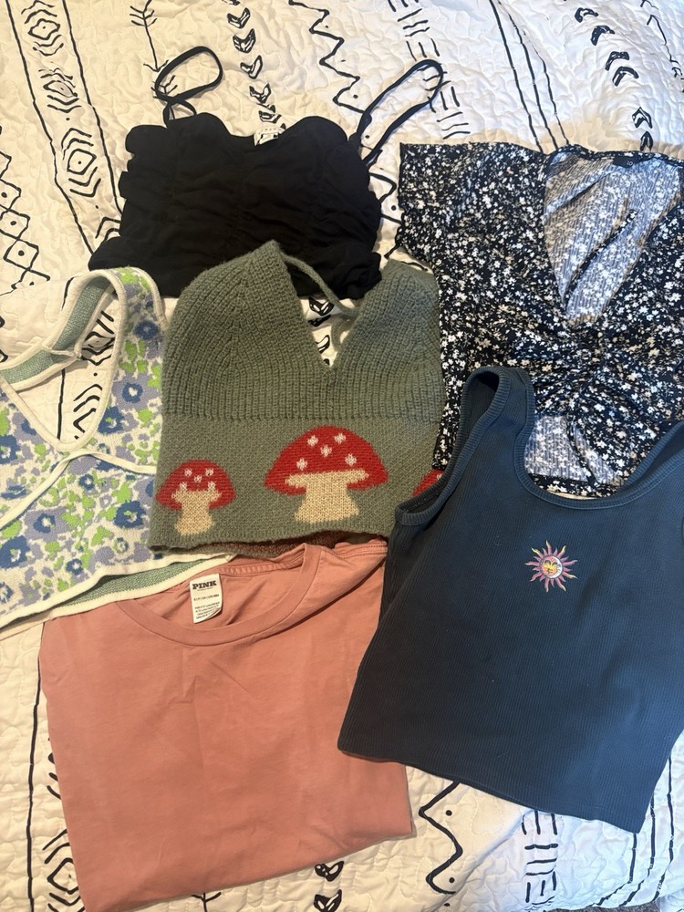 Women’s Lot 6 Size Small Tops Shirts