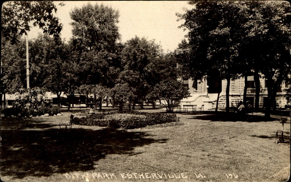 Estherville Iowa IA ~ City Park ~RPPC real photo ~ mailed 1924