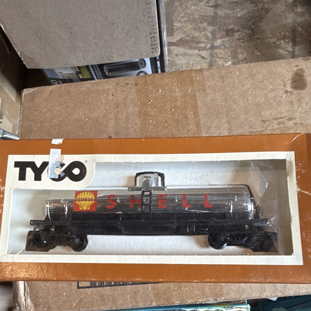 TYCO Shell HO Tank Car Silver/Black/Red/Yellow Analog DC MPN 367C